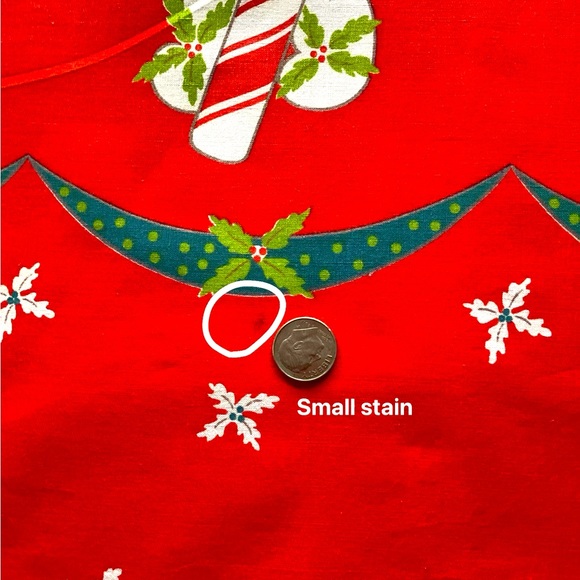 ⛄️ Cute red vintage snowmen table cloth 34 x 34”. - Picture 4 of 5